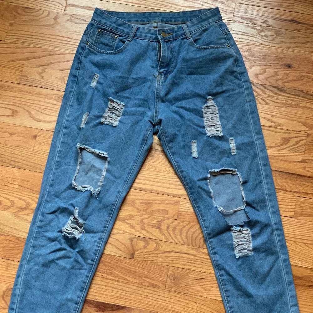 RIPPED BOYFRIEND JEANS